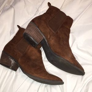 American Eagle Chelsea boots